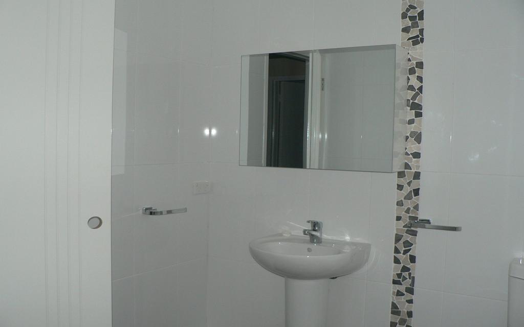 Breezes Apartments Бруум Стая снимка