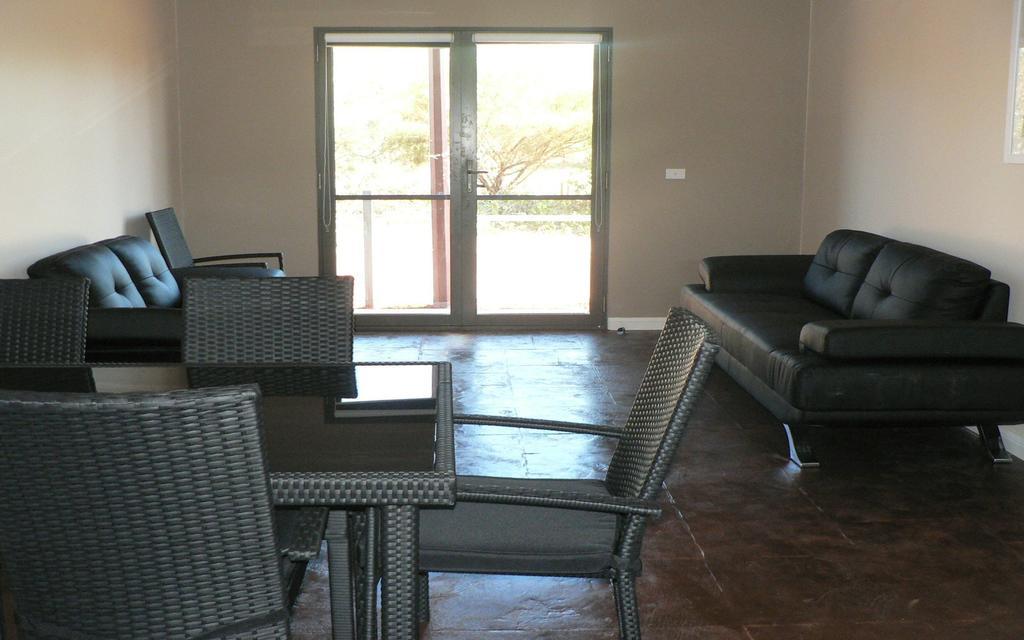 Breezes Apartments Бруум Стая снимка