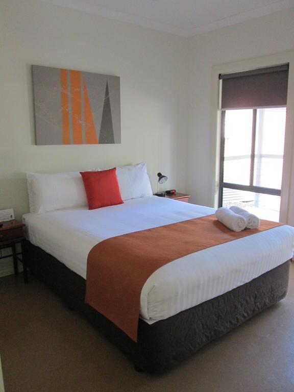 Breezes Apartments Бруум Стая снимка