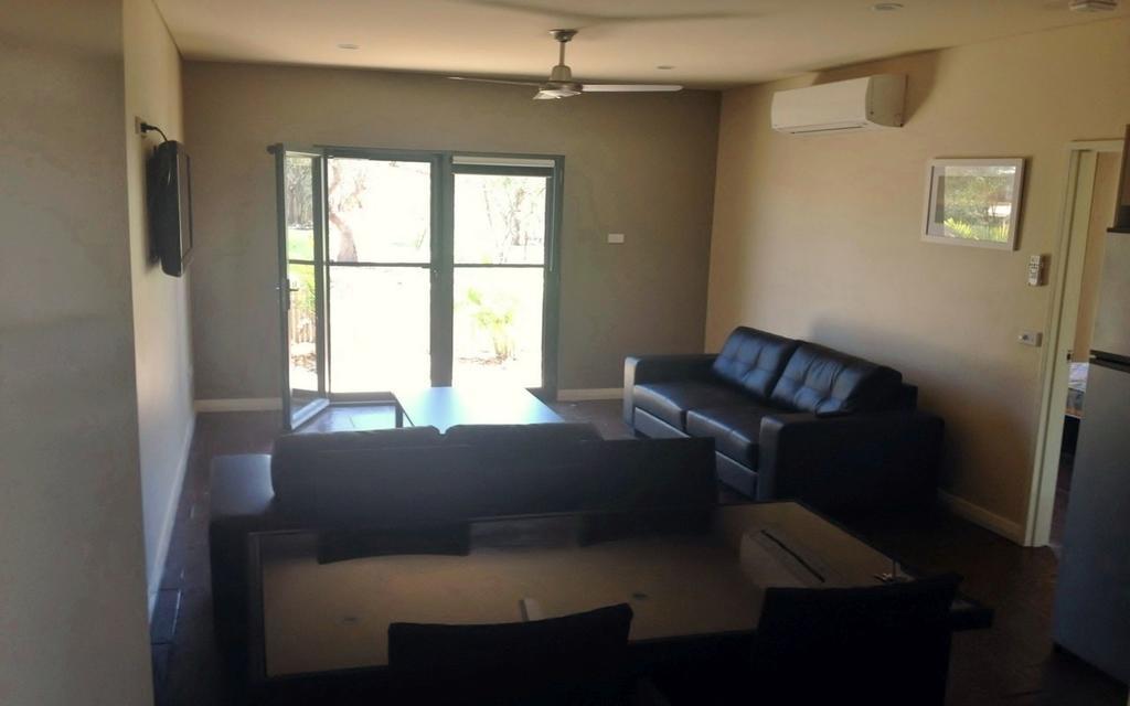 Breezes Apartments Бруум Стая снимка