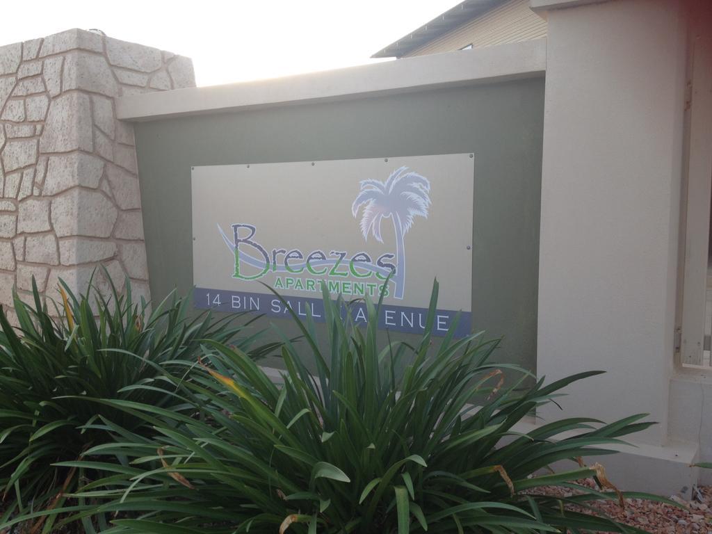 Breezes Apartments Бруум Екстериор снимка